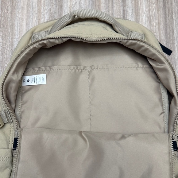 Lululemon New Crew Backpack in Color Trench 22L - Picture 9 of 16